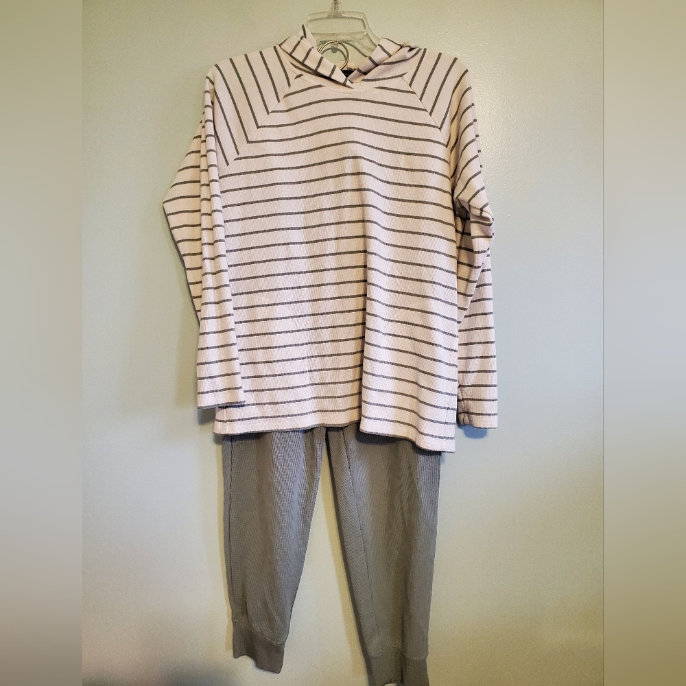 Max & Mia Women's Green and White 2 Piece Lounge Set Size Small